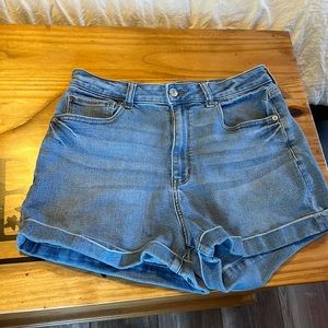 American eagle shorts super cute!